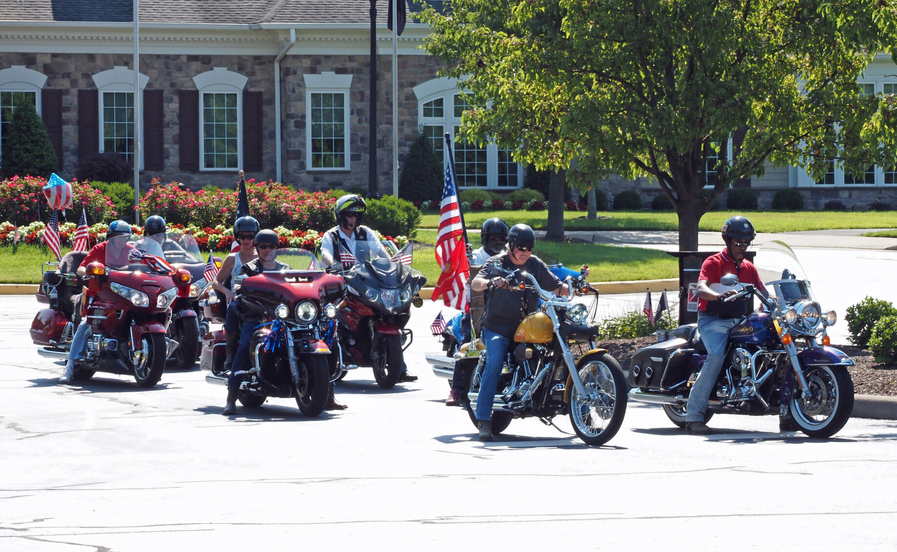 Photo_Lifestyles_FourSeasonsParade_motorcycles.JPG